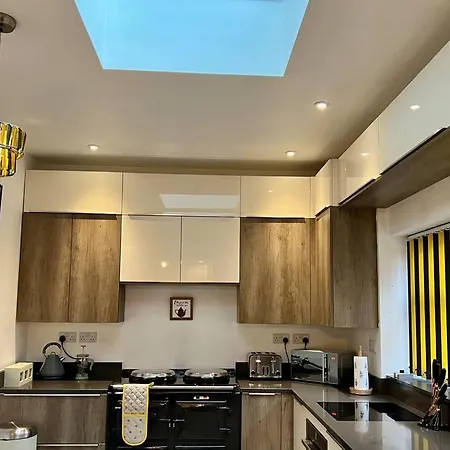 Séjour chez l'habitant Central, Unique 4-storey House In Northern Quarter,