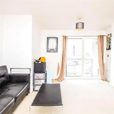 Appartement Lovely 1-bedroom Flat In Center