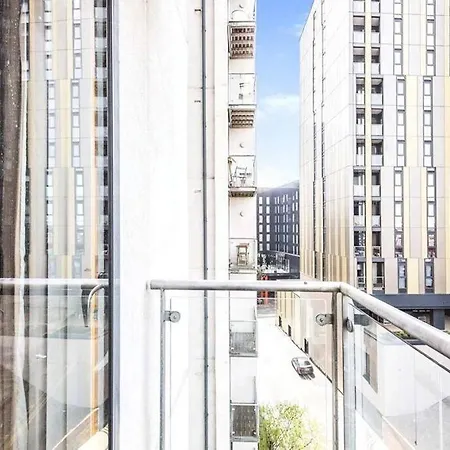 Lovely 1-bedroom Flat In Center