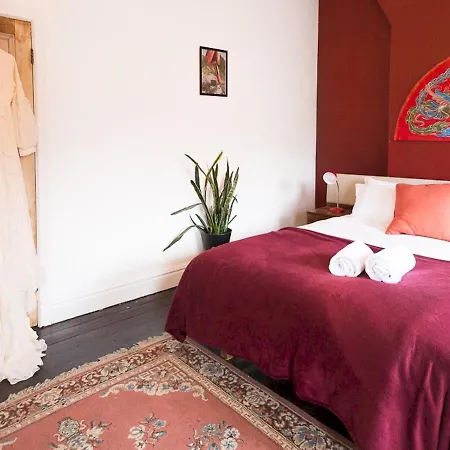 Pass The Keys Quirky 3 Bed Close To Old Trafford 펜션 맨체스터
