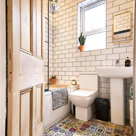 Pass The Keys Quirky 3 Bed Close To Old Trafford