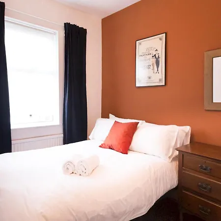 Pass The Keys Quirky 3 Bed Close To Old Trafford * 맨체스터