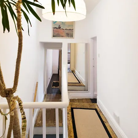 Pass The Keys Quirky 3 Bed Close To Old Trafford 펜션 *
