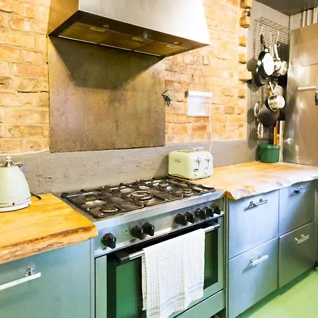 Pass The Keys Quirky 3 Bed Close To Old Trafford * 맨체스터
