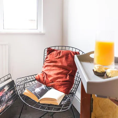 Pass The Keys Quirky 3 Bed Close To Old Trafford * 맨체스터