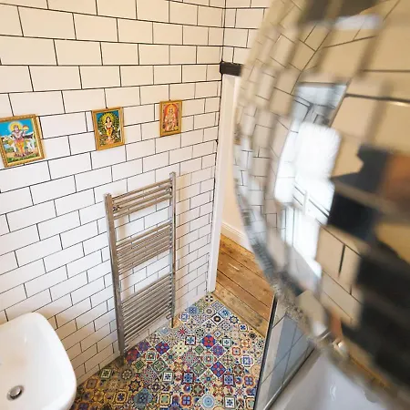 펜션 Pass The Keys Quirky 3 Bed Close To Old Trafford *