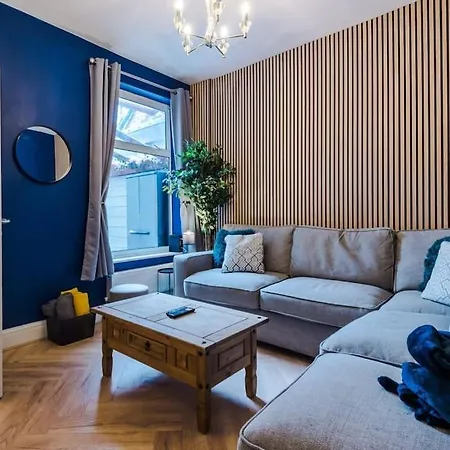 Rest&recharge At A Luxury Retreat In - Sleeps 11, 5 Bedrooms, 3 Bathrooms, Free Parking Manchester