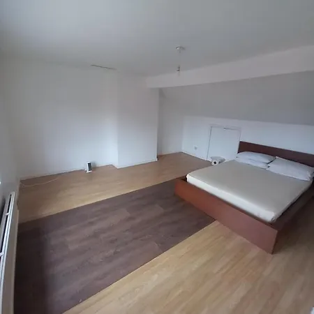 1 Bedroom Private Flat - Liverpool Road, Eccles *