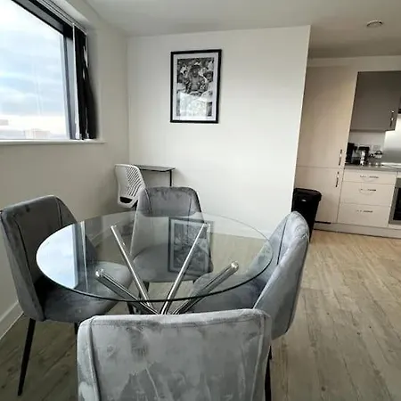Luxurious View In Salford Apartment