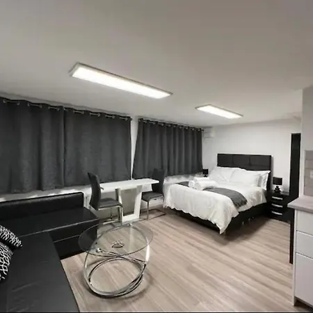 Appt - Sleeps 2 - Free Parking - 5min-metro Appartamento *