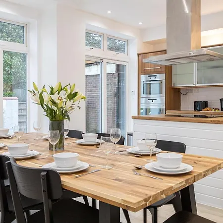 Pillo - Spacious 4 Bedroom Detached House Close To Heaton Park Semesterbostad *