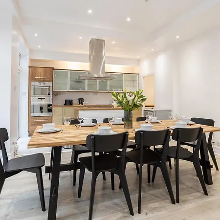 Pillo - Spacious 4 Bedroom Detached House Close To Heaton Park Манчестер