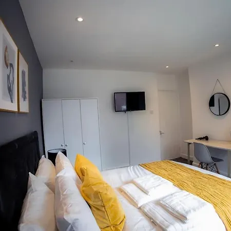 Isinmi - Close To Mcr * 曼彻斯特