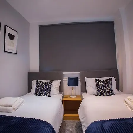 Isinmi - Close To Mcr