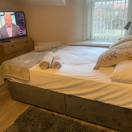 Deluxe Centrally Located In * Manchester
