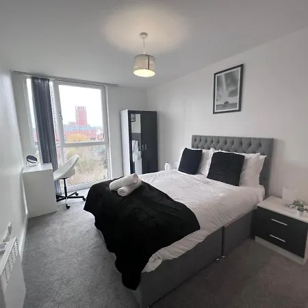 Luxury 2 Bed With Skyline Views. * Manchester