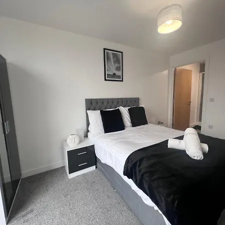 Luxury 2 Bed With Skyline Views. * Manchester