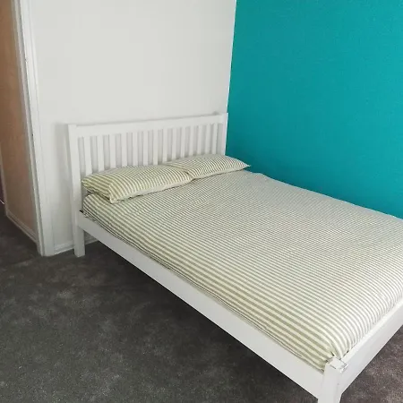 Entire 2 Bedroom House - Ferienhaus *