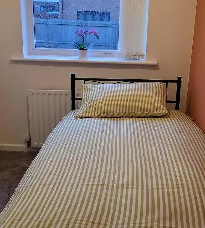 Entire 2 Bedroom House - Ferienhaus Manchester
