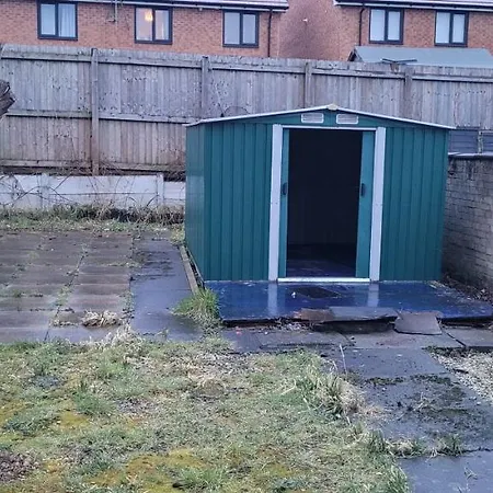 Entire 2 Bedroom House - Ferienhaus *