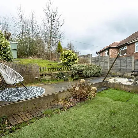Spacious 3 Bedroom House With Garden In Salford * Manchester