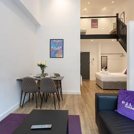 Pillo Serviced - Arena Apartamento Mánchester