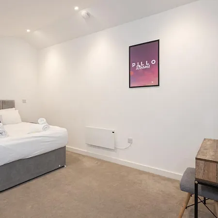 Pillo Serviced - Arena Apartment Manchester