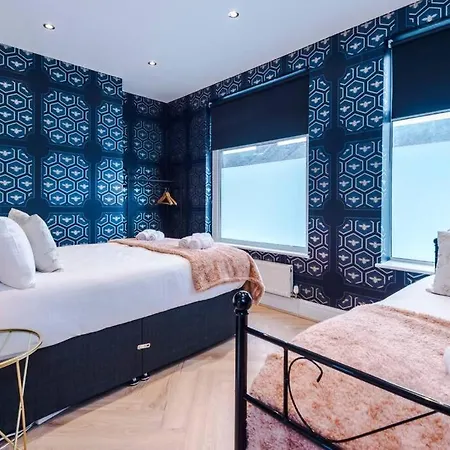 Holiday home Rest&recharge At A Luxury Retreat In - Sleeps 11, 5 Bedrooms, 3 Bathrooms, Free Parking Manchester