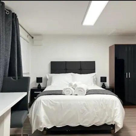 Appartamento Appt - Sleeps 2 - Free Parking - 5min-metro *