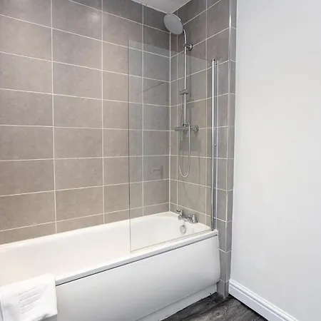 Pillo - Spacious 4 Bedroom Detached House Close To Heaton Park Semesterbostad *