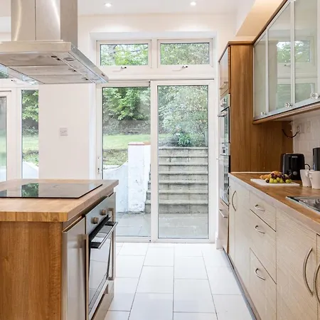 Pillo - Spacious 4 Bedroom Detached House Close To Heaton Park Semesterbostad *