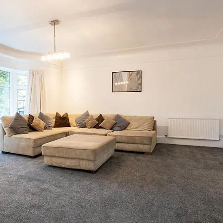 Semesterbostad Pillo - Spacious 4 Bedroom Detached House Close To Heaton Park *