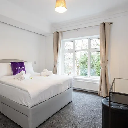 Semesterbostad Pillo - Spacious 4 Bedroom Detached House Close To Heaton Park *
