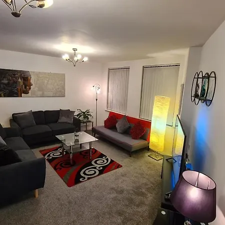 Luxury 2 Bed With Free Wi-fi & Parking Lejlighed