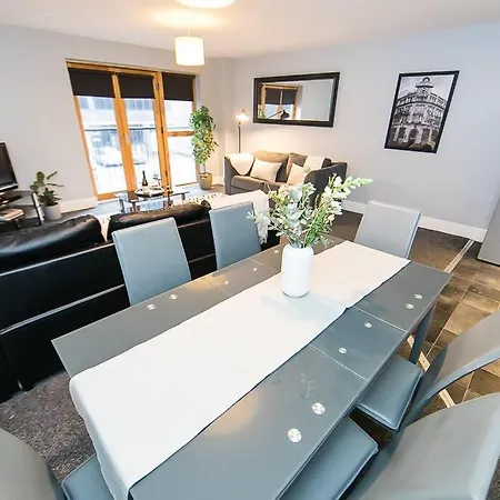 2 Bedroom Sleeps 6 Centre Apartmán *