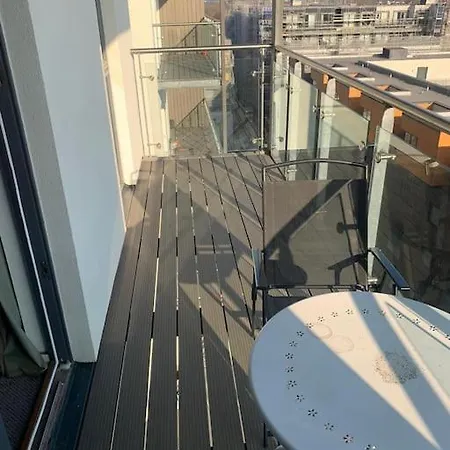 Centre Duplex 2 Bed Double Balcony Apt Apartmán *