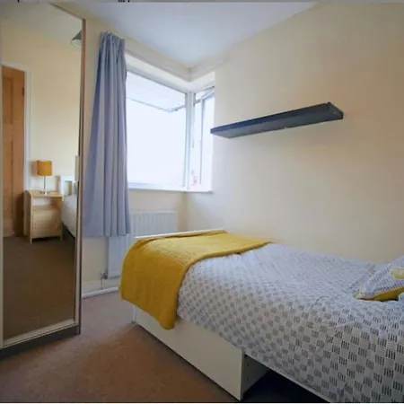 4 Bed Parkville House Manchester
