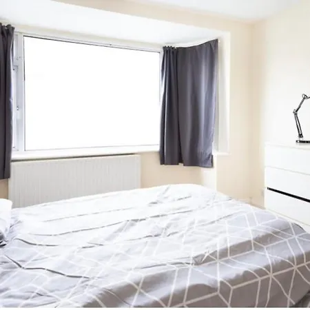 4 Bed Parkville House * Manchester