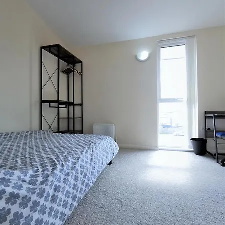 Private Bedroom - Shared Facilities - Free Parking - Close To Ethiad Centre