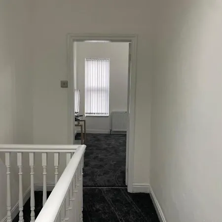 Great House 10mins To Centre Manchester