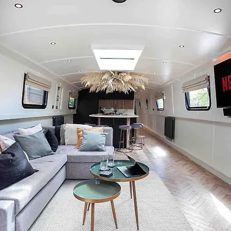 The Vaetten Hues Luxury Boat