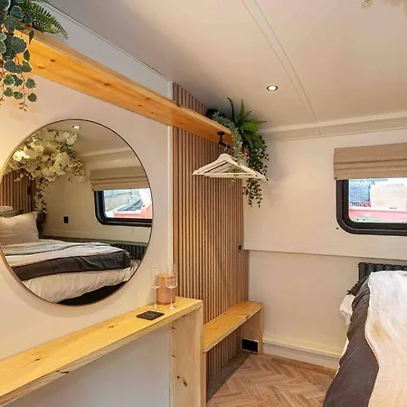 The Vaetten Hues Luxury Boat * Manchester