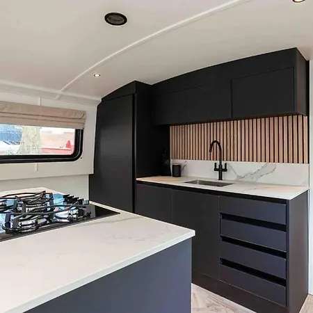 Hotel na wodzie The Vaetten Hues Luxury Boat Manchester