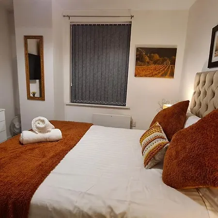 Apartment Luxury 2 Bed With Free Wi-fi & Parking *