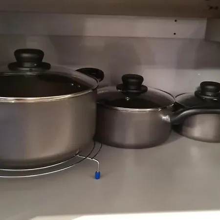 Luxury 2 Bed With Free Wi-fi & Parking Apartment