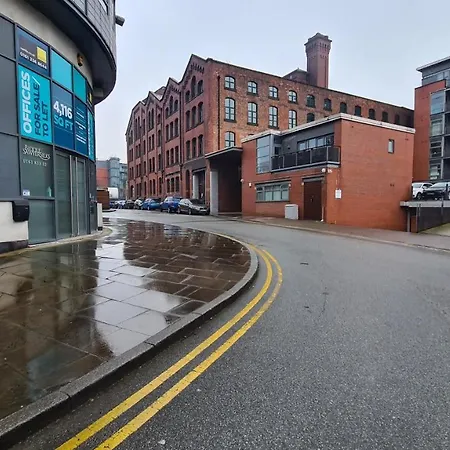 Luxury 2 Bed With Free Wi-fi & Parking Manchester