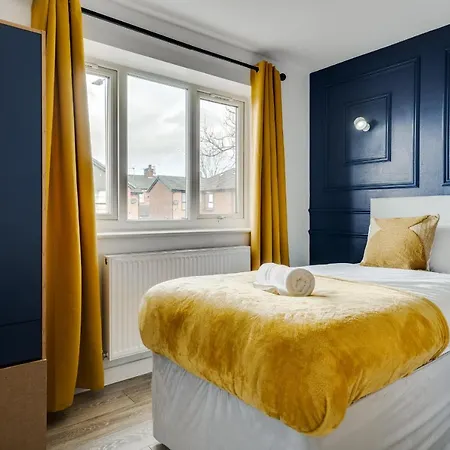 Spacious 5br - Coop Live & Etihad - Pool Table Holiday home Manchester