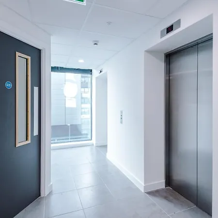 Weekly And Monthly Bookings At Zinnia Unit - Telly Homes Limited- New One Bed Apartment, Old Trafford דירה