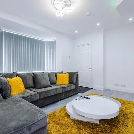 Three Bedroom House In Διαμέρισμα