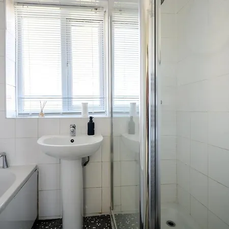 Starview Apartment-manchester Airport Holiday home Manchester